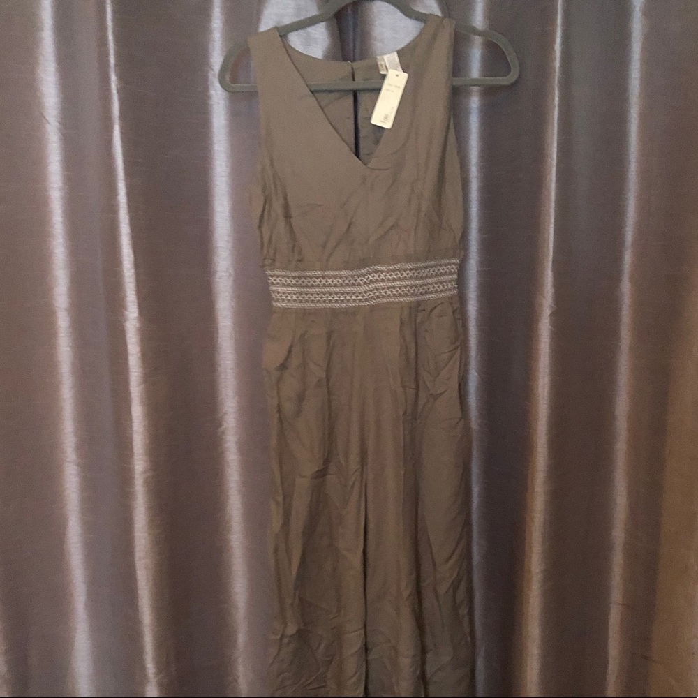 NWT olive taupe keyhole jumper (withlove)